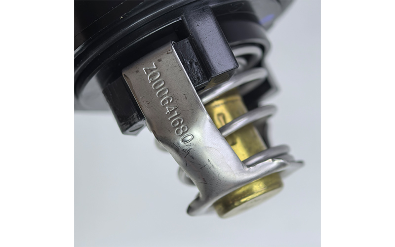 1335n1 1336q2 Genuine Engine Water Outlet Chamber for Peugeot & Citroën Models