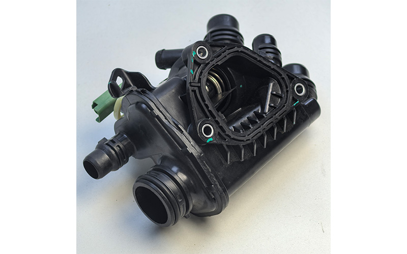 9827818480 Yl01712680 Genuine Engine Cooling Thermostat Housing Assembly