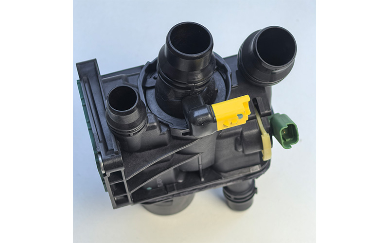 9812131480 Yl01388380 Original Engine Water Outlet Chamber & Thermostat Housing for 1.2t Engines