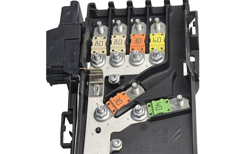 Battery Management Protector Unit (oe 9813136680 / 6500gr) for Peugeot & Citroën 3008