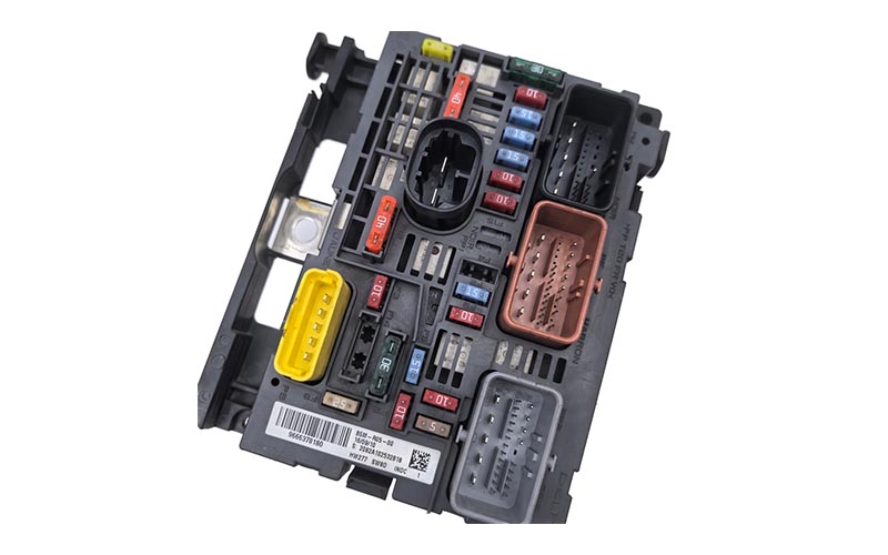 Fuse Box Assembly (OE 9675879480 / 9666378180) for Citroën C4 & Peugeot 307/308/408 Models