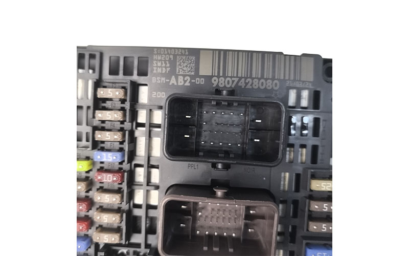 Servo Intelligent Fuse Box (BSM) - OE 9807428080 / 9675879180 for Peugeot 508, Citroën C4L