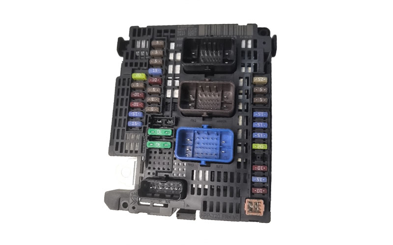 Servo Intelligent Fuse Box (BSM) - OE 9807428080 / 9675879180 for Peugeot 508, Citroën C4L