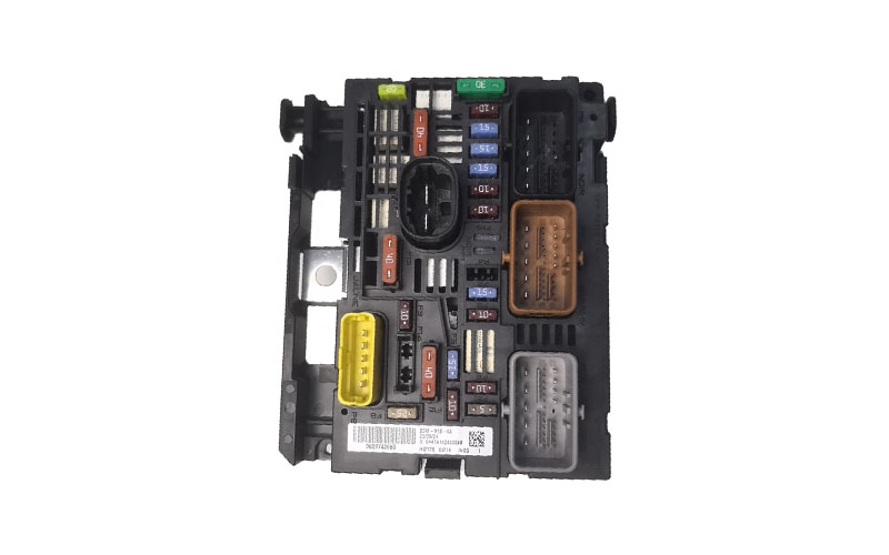 Servo Intelligent Fuse Box (BSM R18) - OE 9809742680 for Peugeot 3008 & Citroën C5