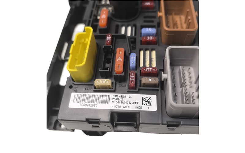 Servo Intelligent Fuse Box (BSM R18) - OE 9809742680 for Peugeot 3008 & Citroën C5